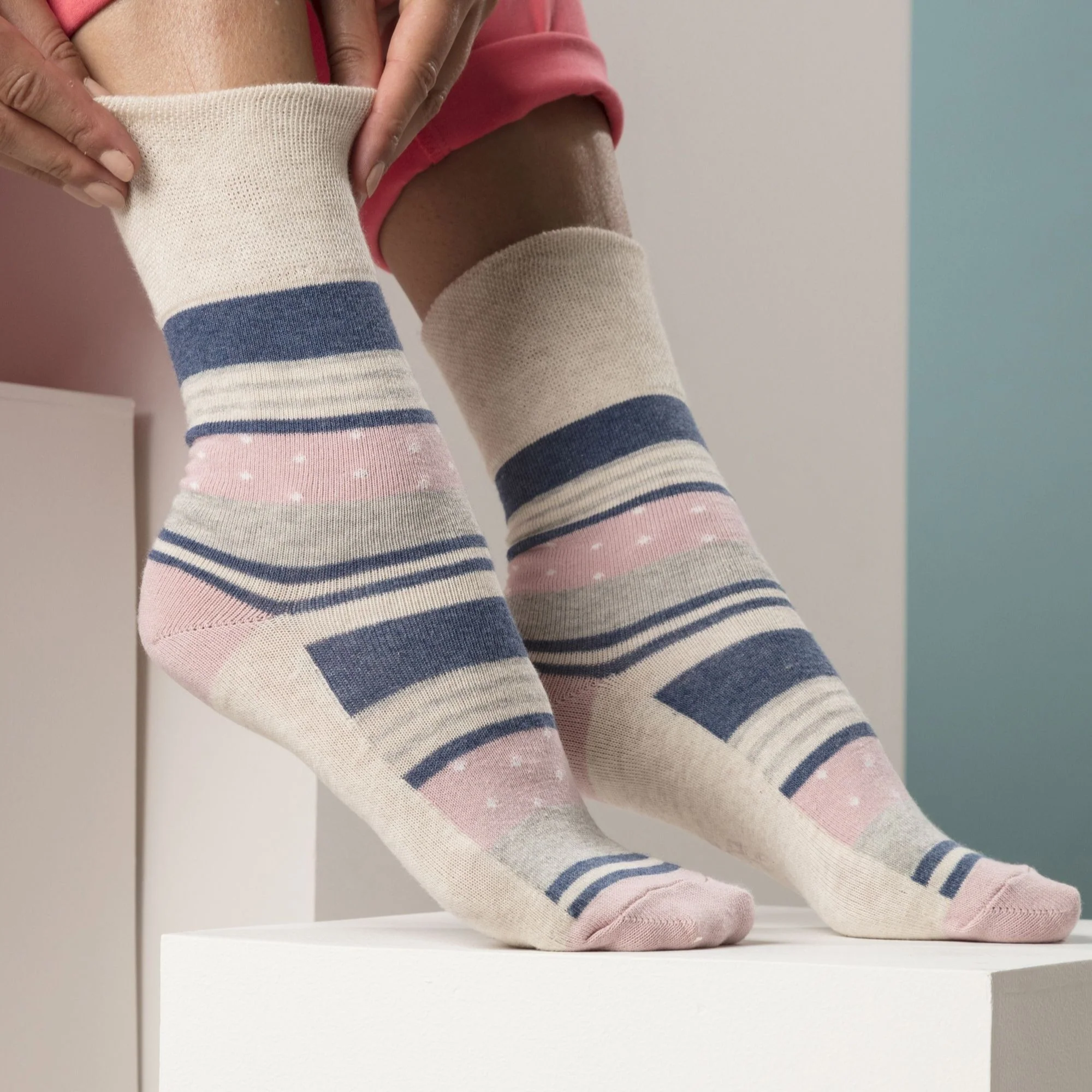6 Pack Ladies Non Elastic Floral Patterned Cotton Socks - Image 4