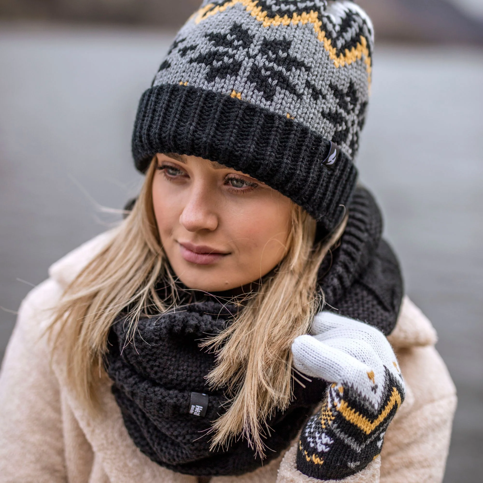 Ladies Fairisle Patterned Winter Thermal Beanie Hat with Pom Pom - Image 7